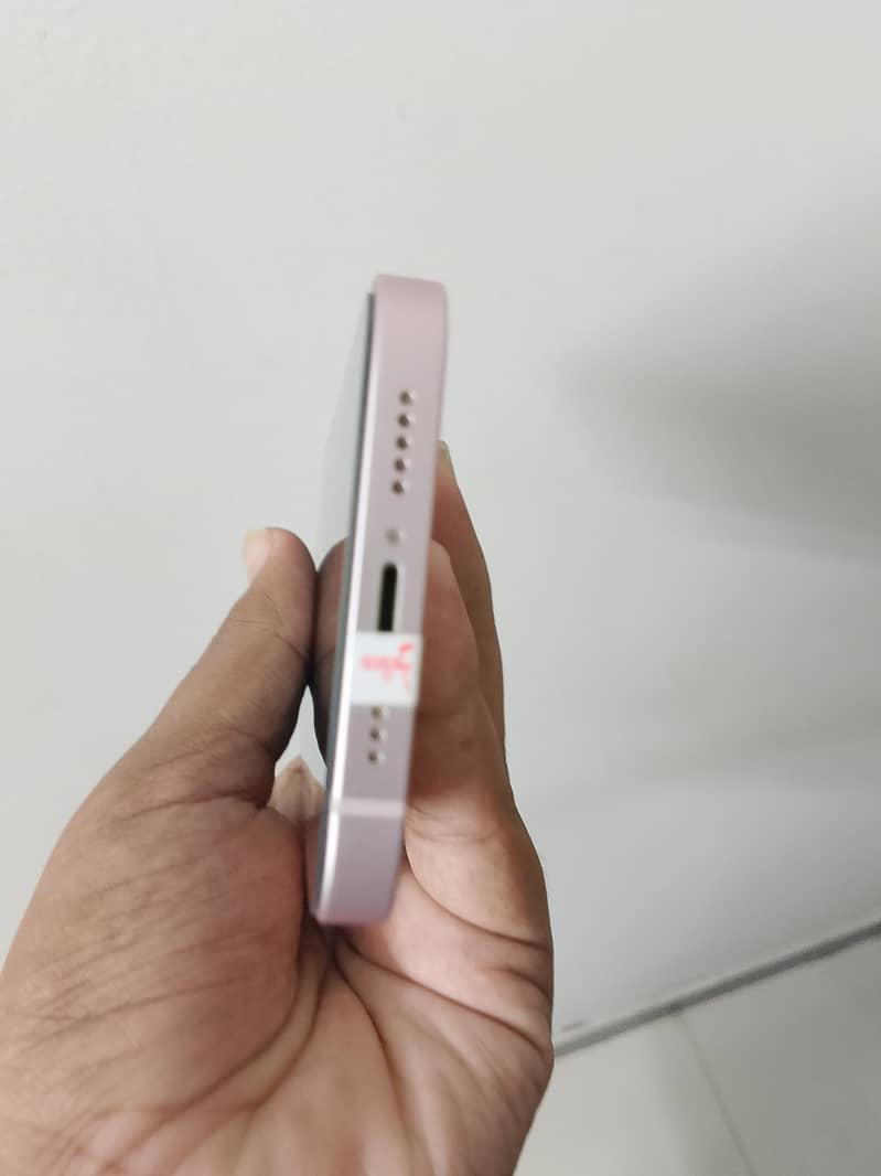 Apple iPhone 13 5