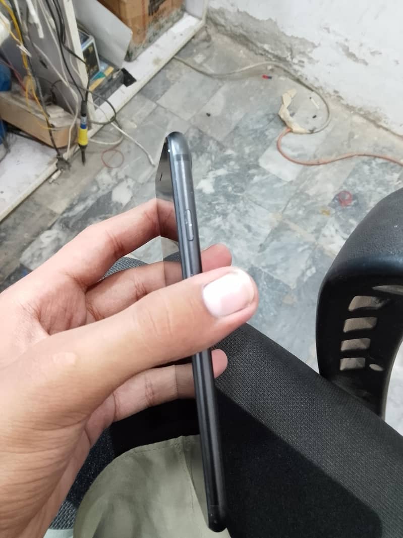 Apple iPhone 7 1