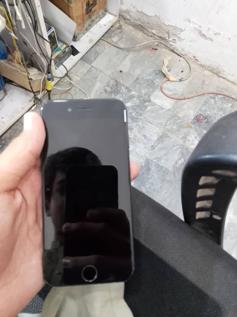 Apple iPhone 7 2