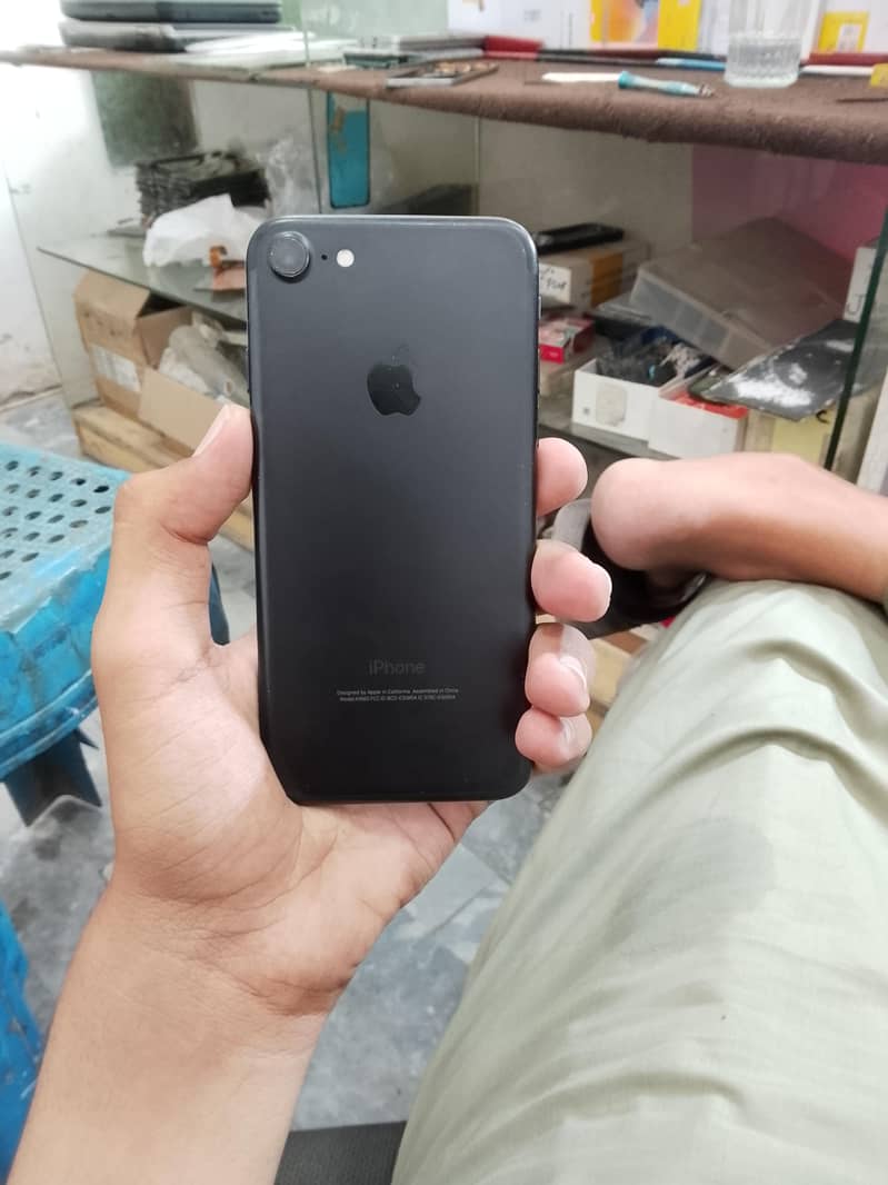 Apple iPhone 7 7