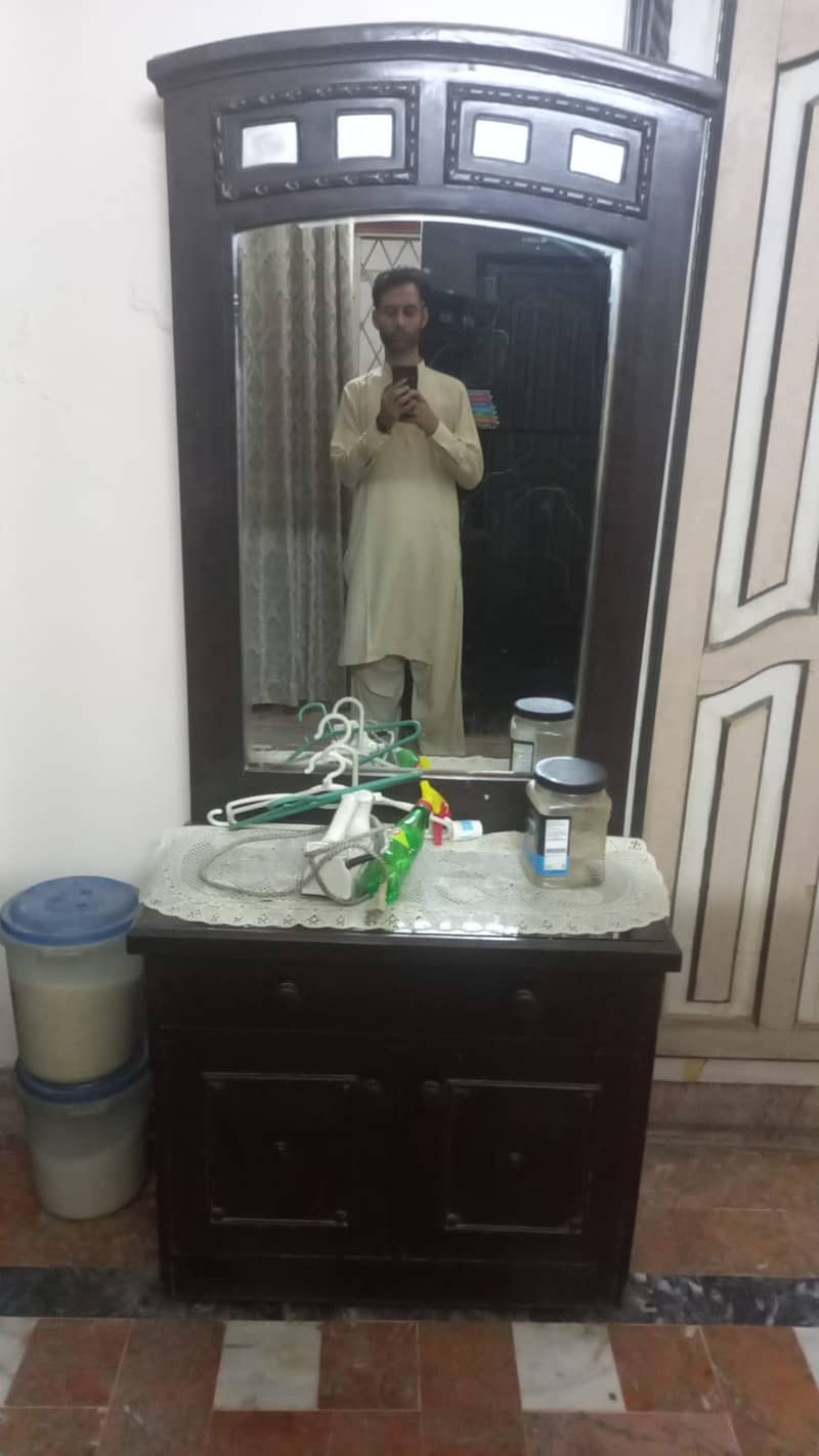 1 master Bed, 2 Dressing Table, Side Table 2
