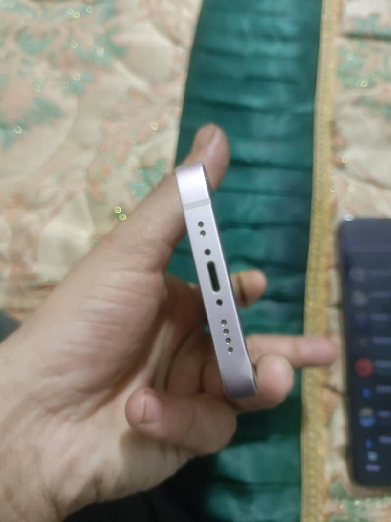 Apple iPhone 13 mini 4
