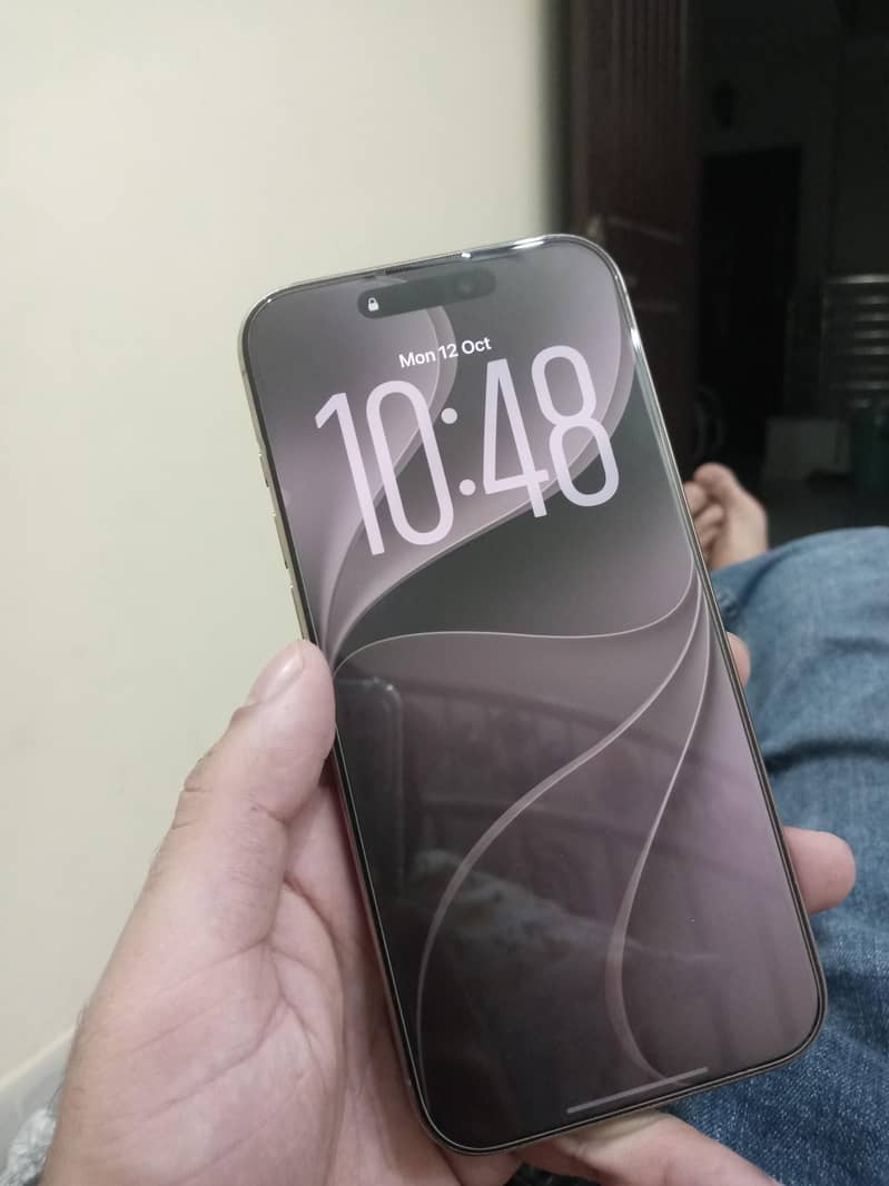 Apple iPhone 16 Pro Max 2