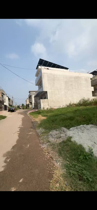 I 11/2 5 marla 25*50 plot for sale solid land