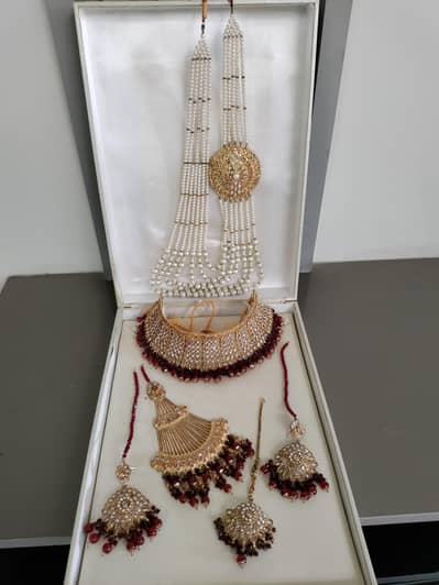 complete bridal jewellery set in maroon color
