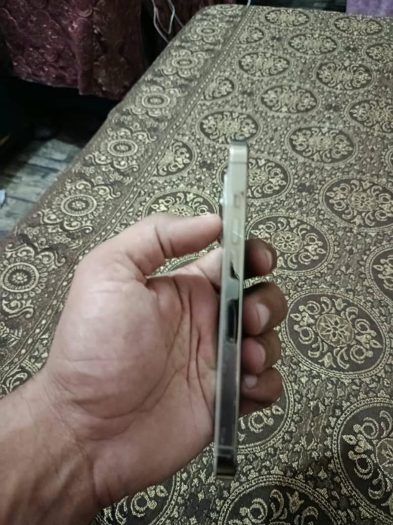Apple iPhone 13 Pro 1