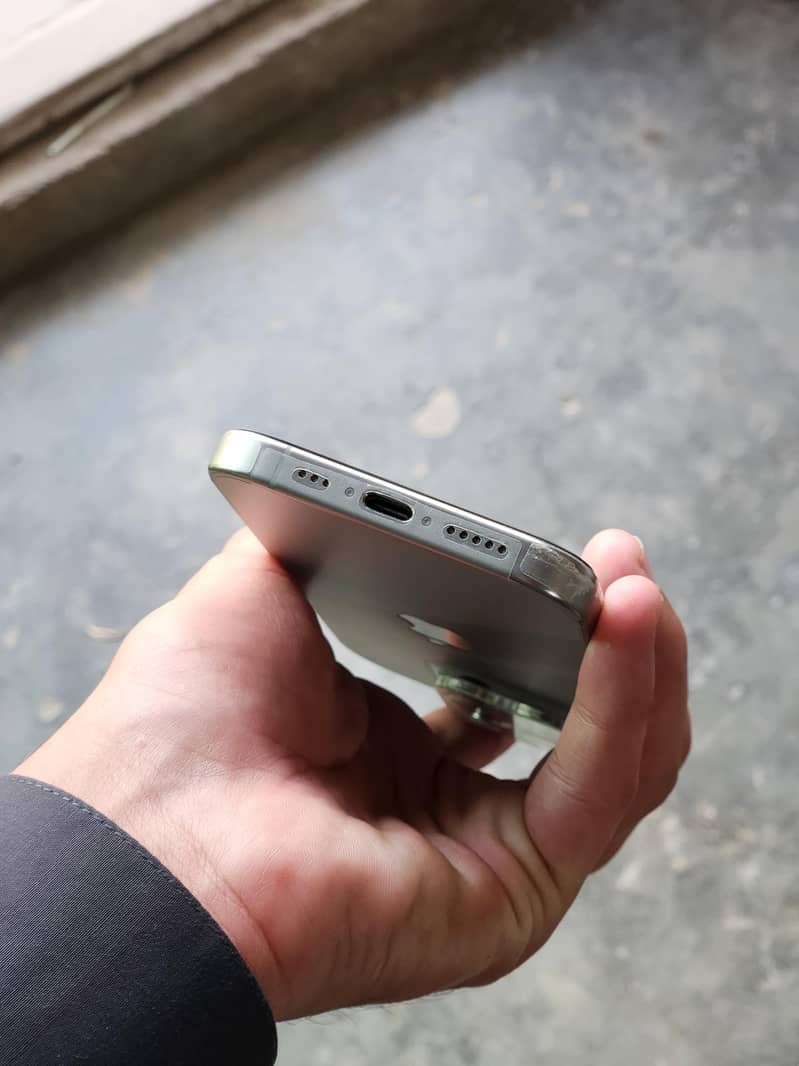 Iphone 15 pro 4