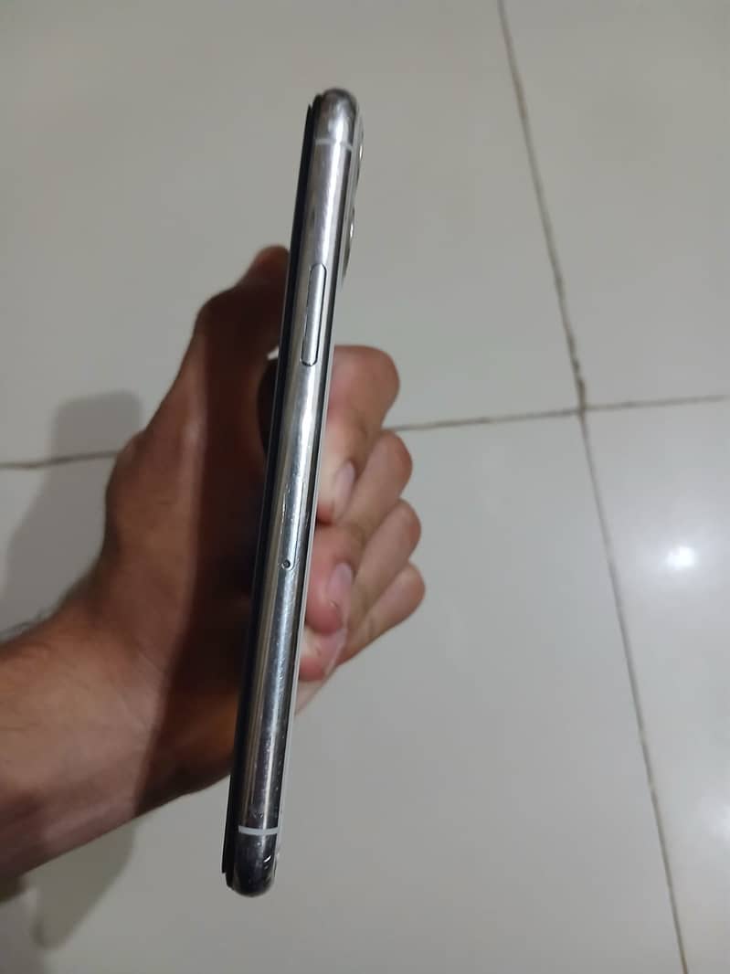 Apple iPhone 11 Pro 2