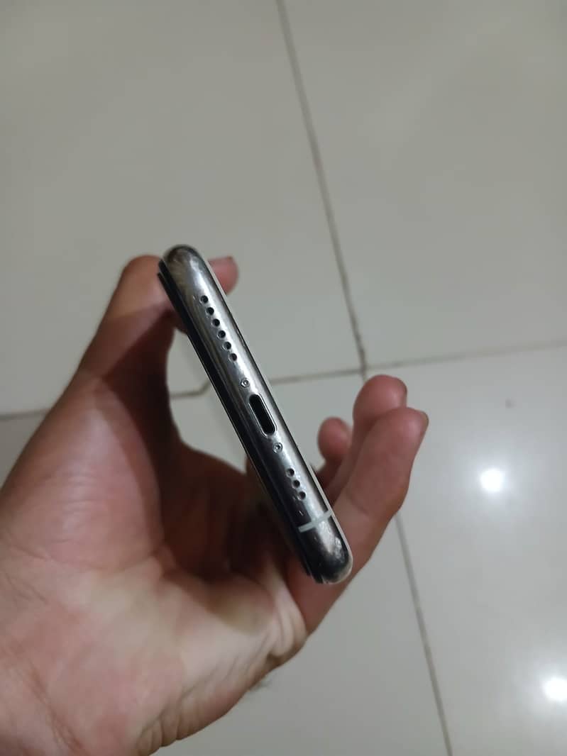 Apple iPhone 11 Pro 4