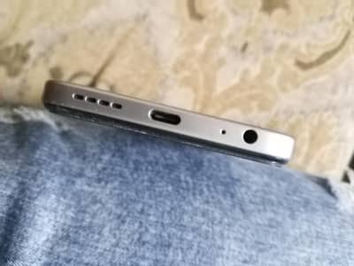 Infinix Smart 9hd 4gb ram 128gb memory with box  charger ni ha