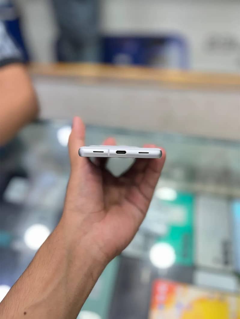Google Pixel 7a 4