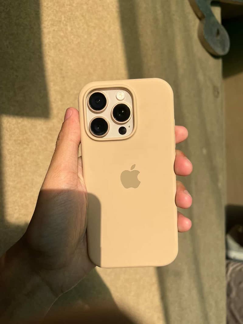 Apple iPhone 16 Pro 2