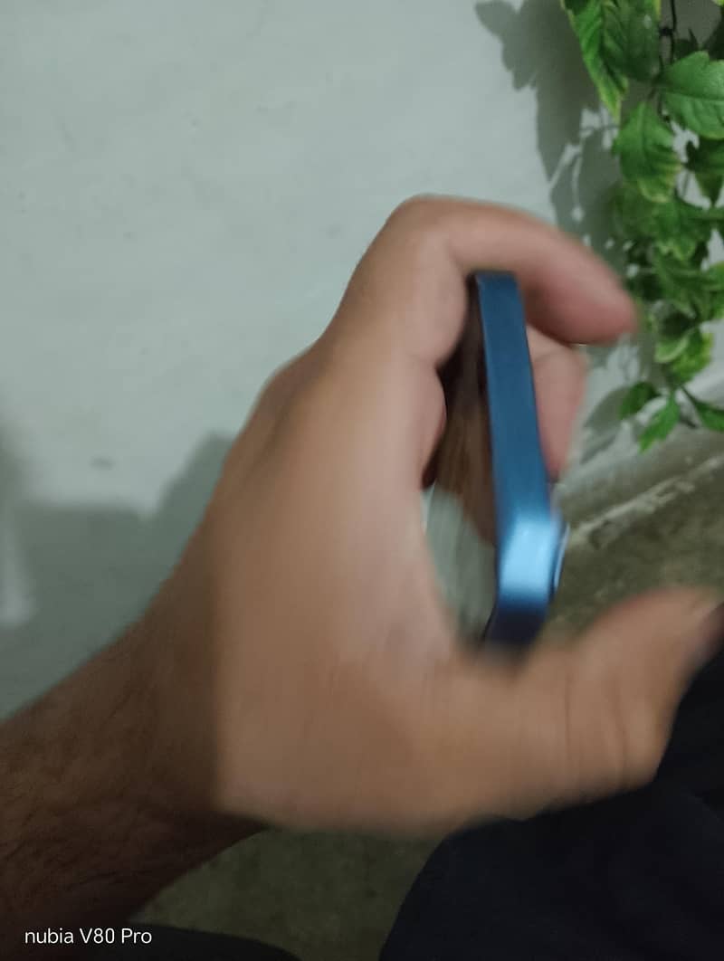 Apple iPhone 13 2
