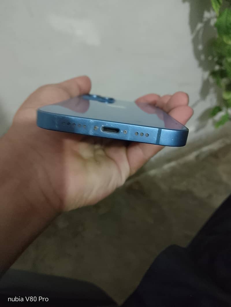 Apple iPhone 13 4