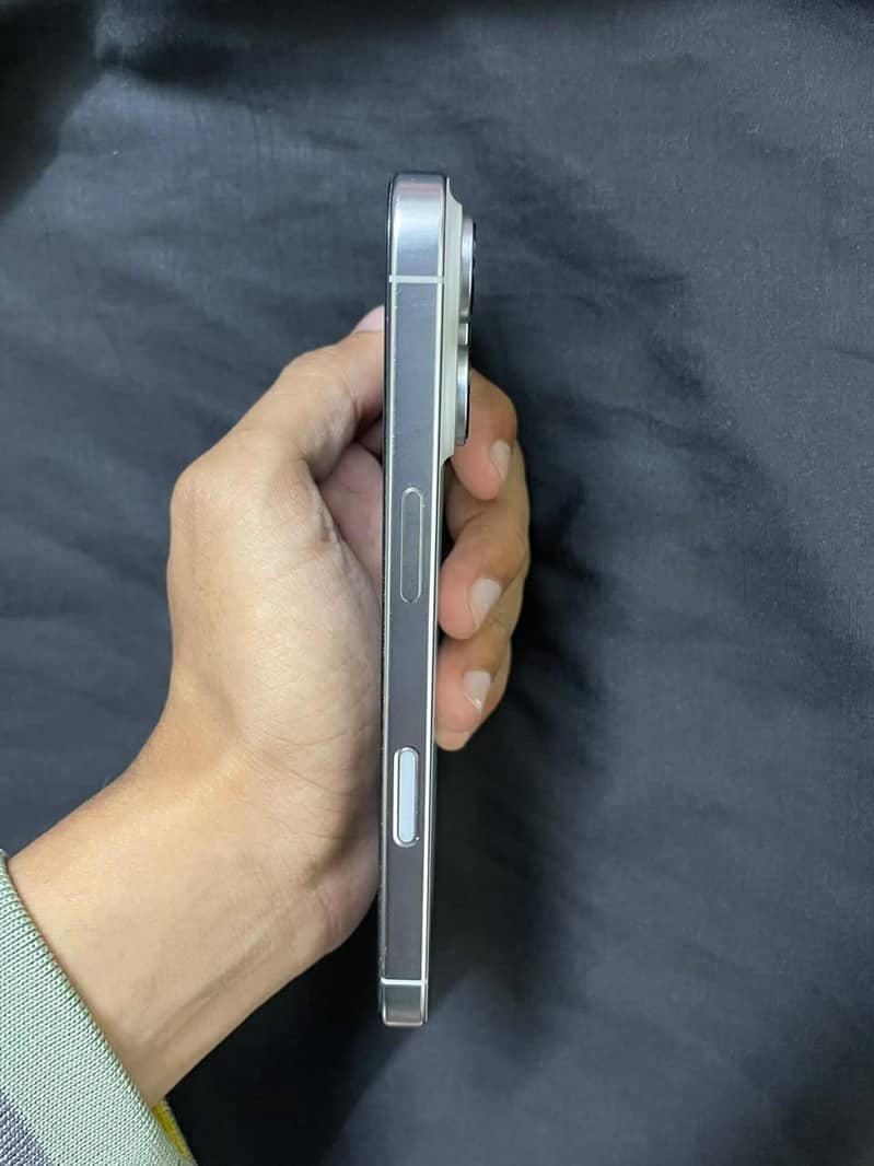 iPhone 16 Pro 1