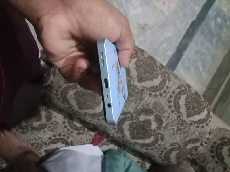 Realme Note 60 4