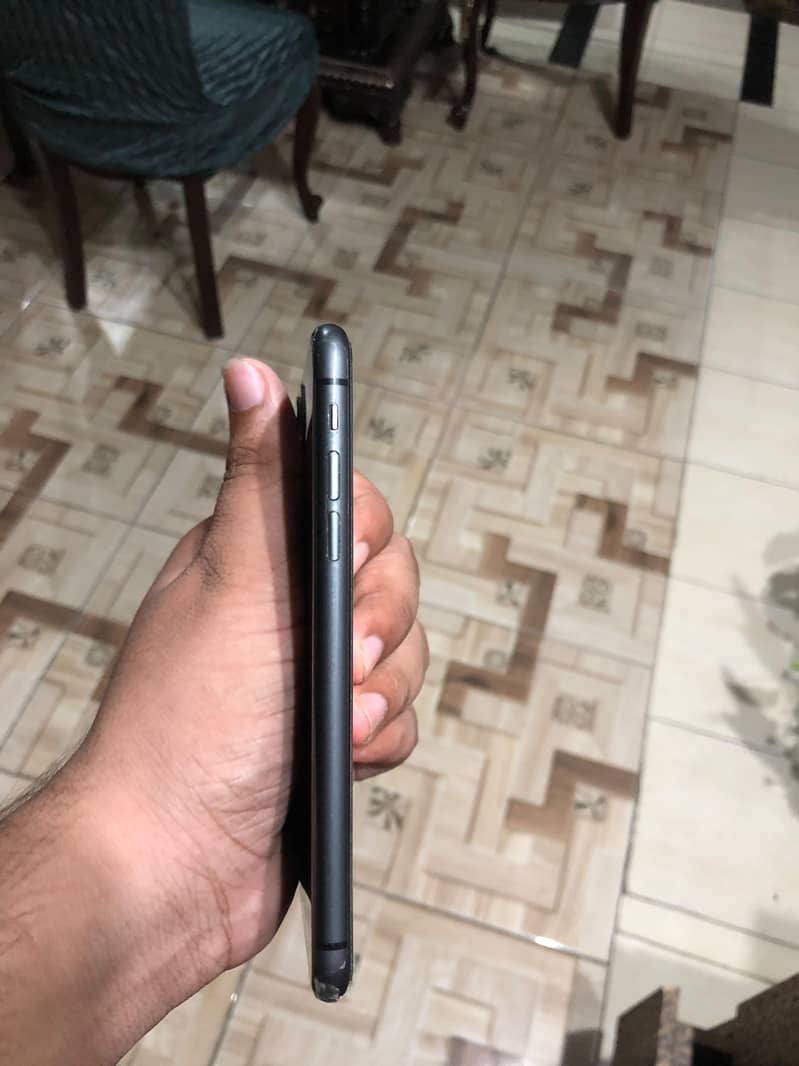 Apple iPhone 11 3