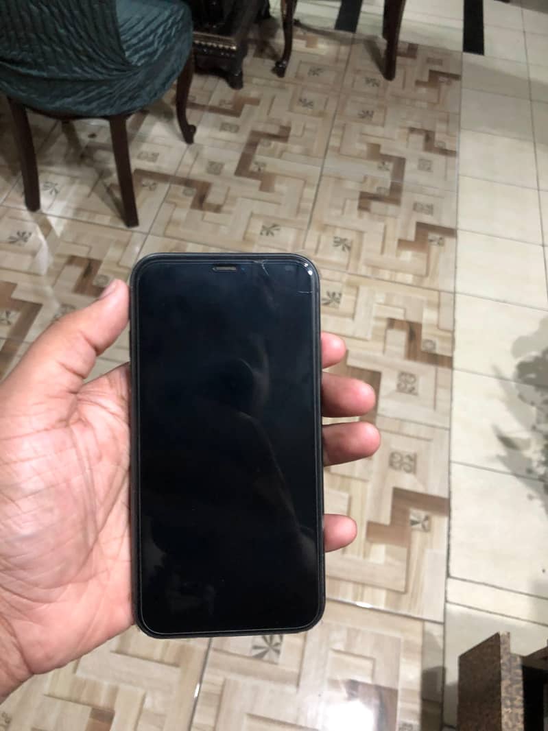 Apple iPhone 11 4