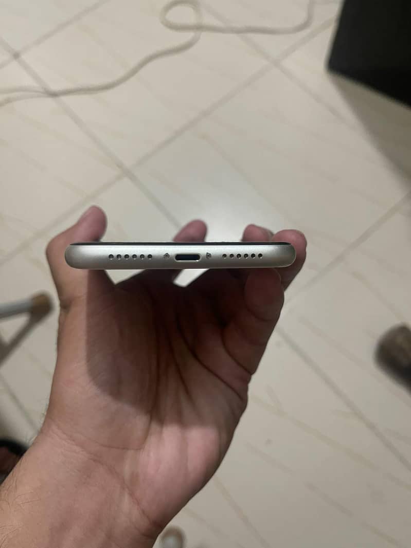Apple iPhone 11 3