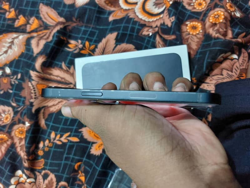 Apple iPhone 13 2