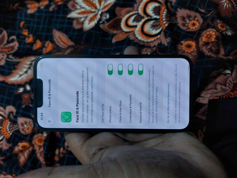 Apple iPhone 13 8