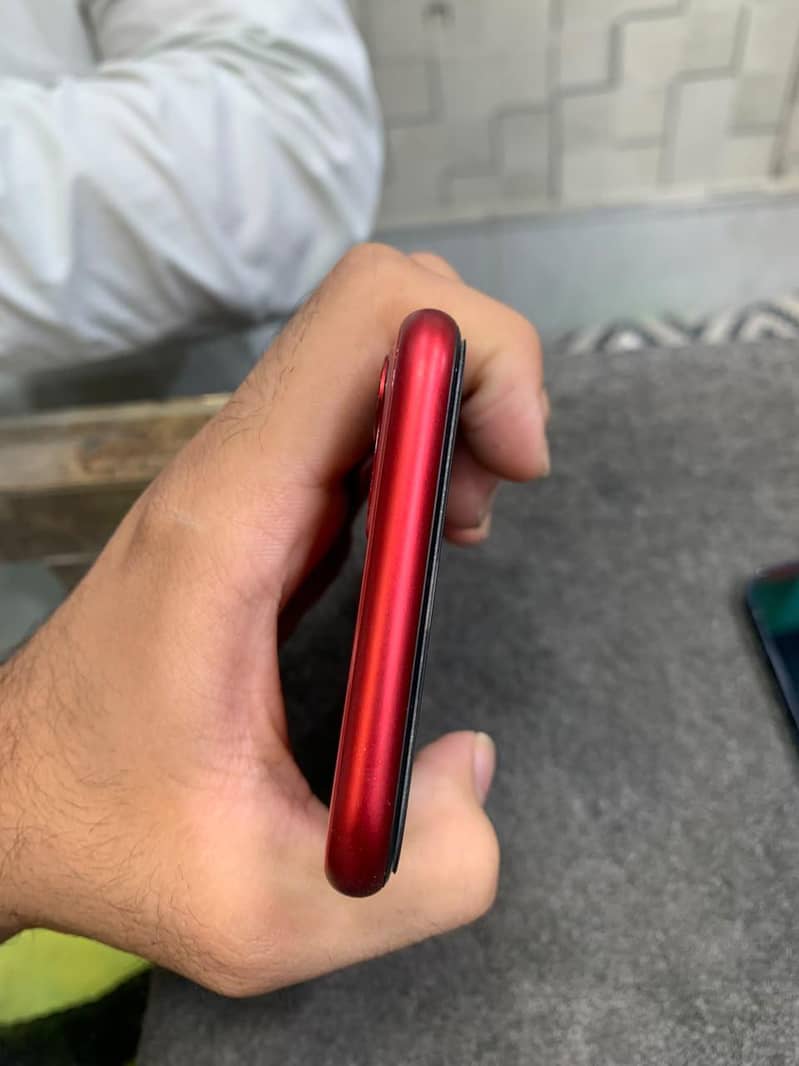 Apple iPhone 11 4