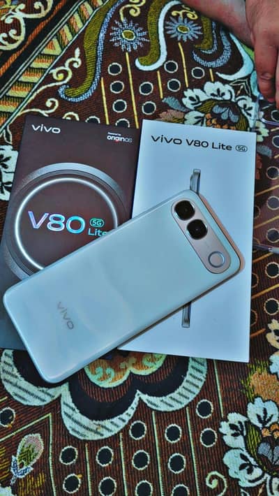 Vivo V80 Lite 5G Box open