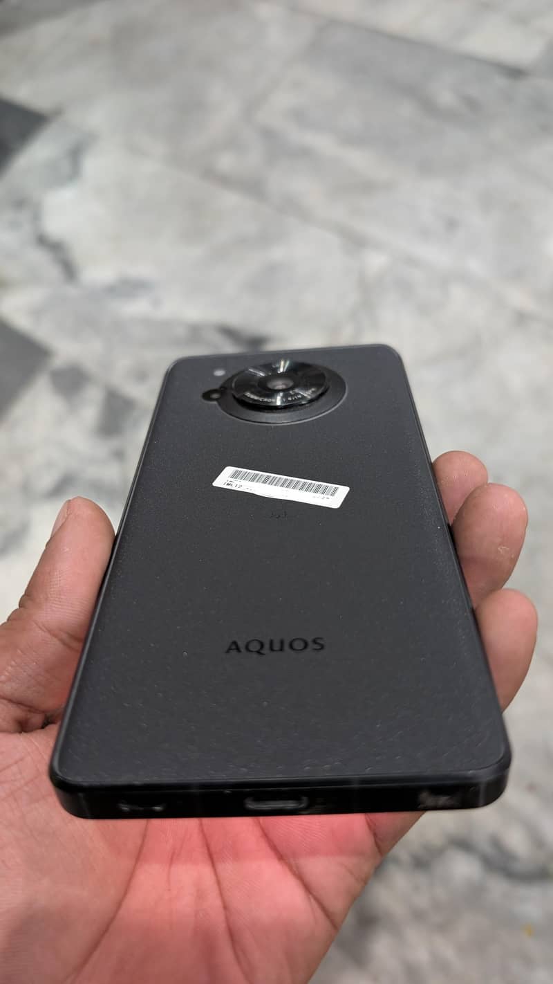 Sharp Aquos R7 1