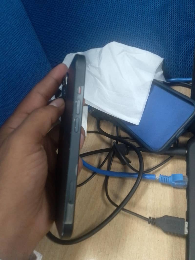 Apple iPhone 13 2