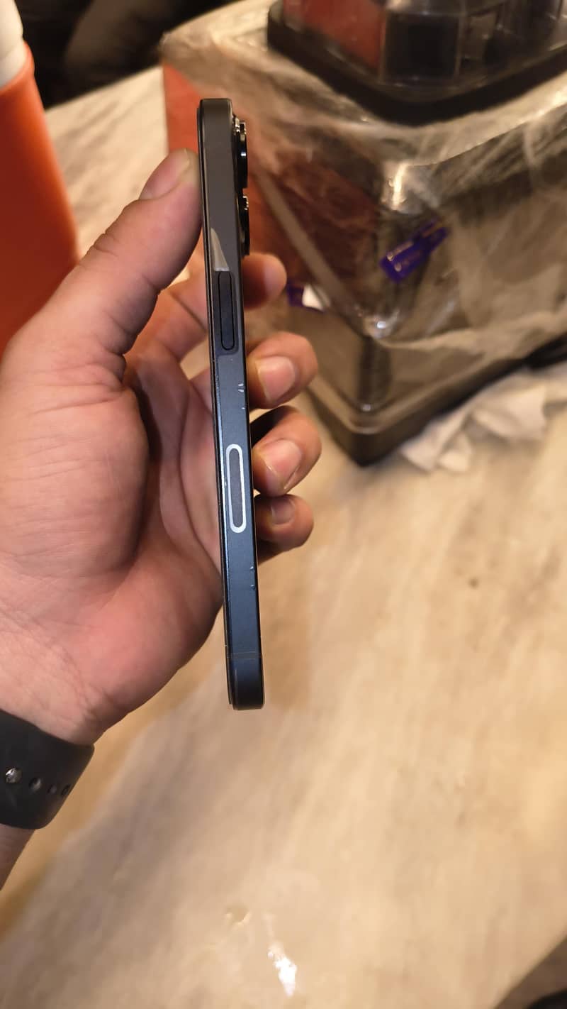 Apple iPhone 13 2