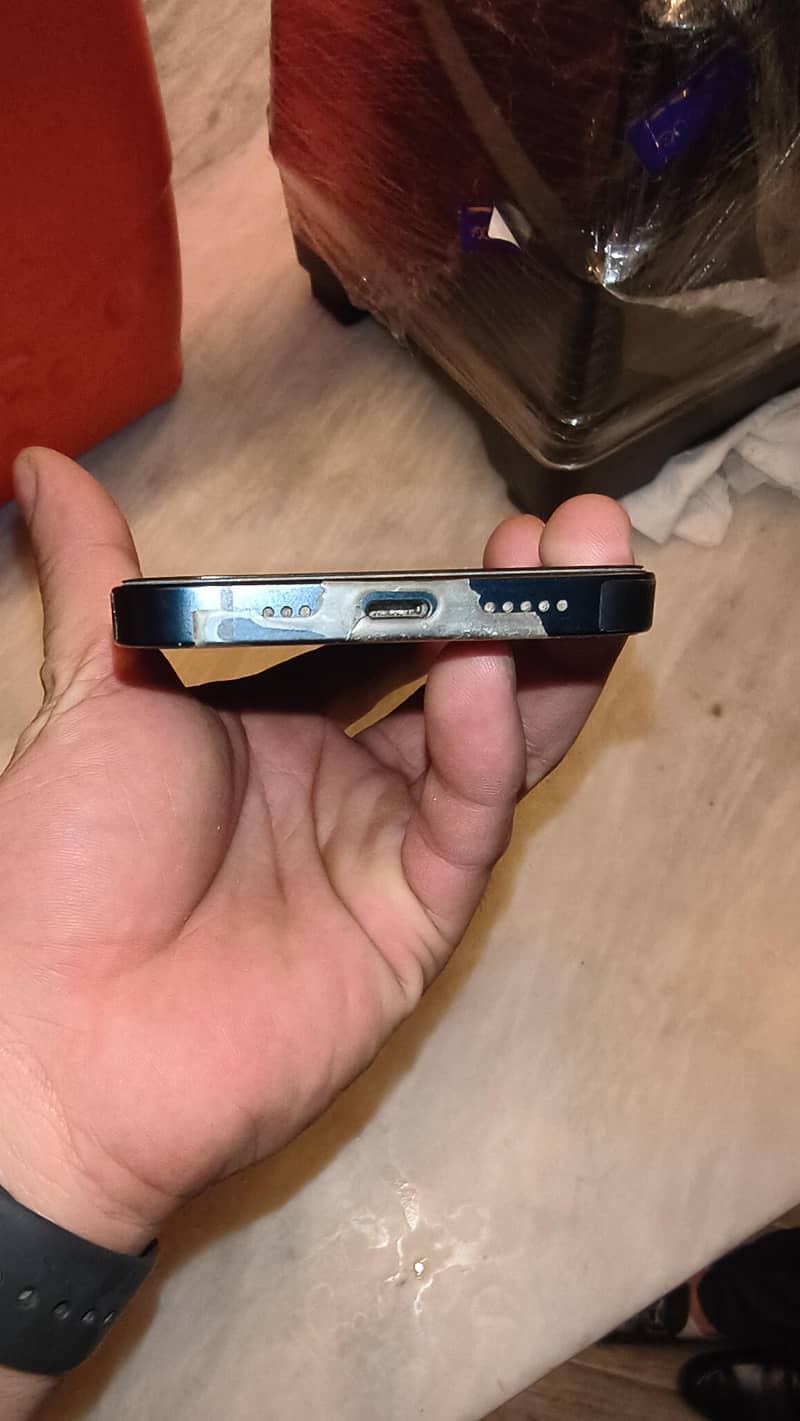 Apple iPhone 13 4
