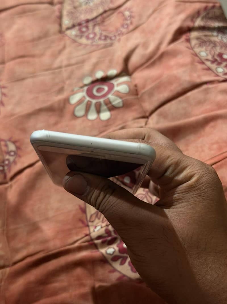 Apple iPhone 8 4