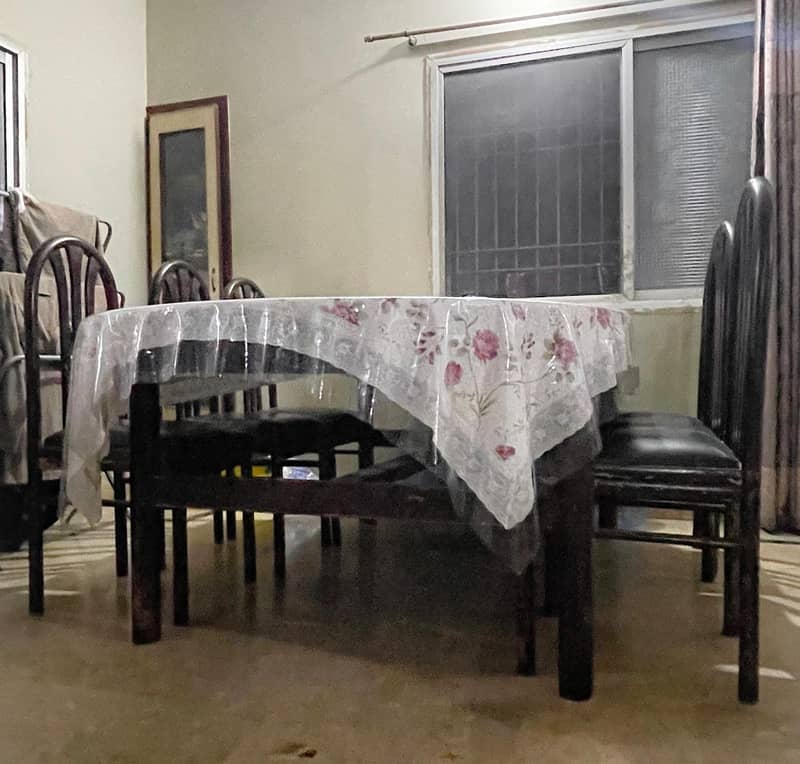 Dining table with six seats 2