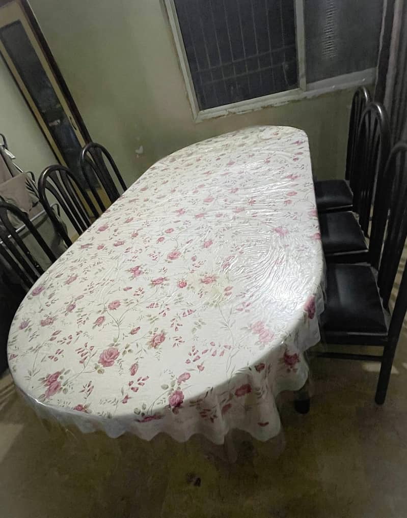 Dining table with six seats 4