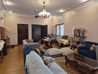 500 YARD BUNGALOW FOR RENT