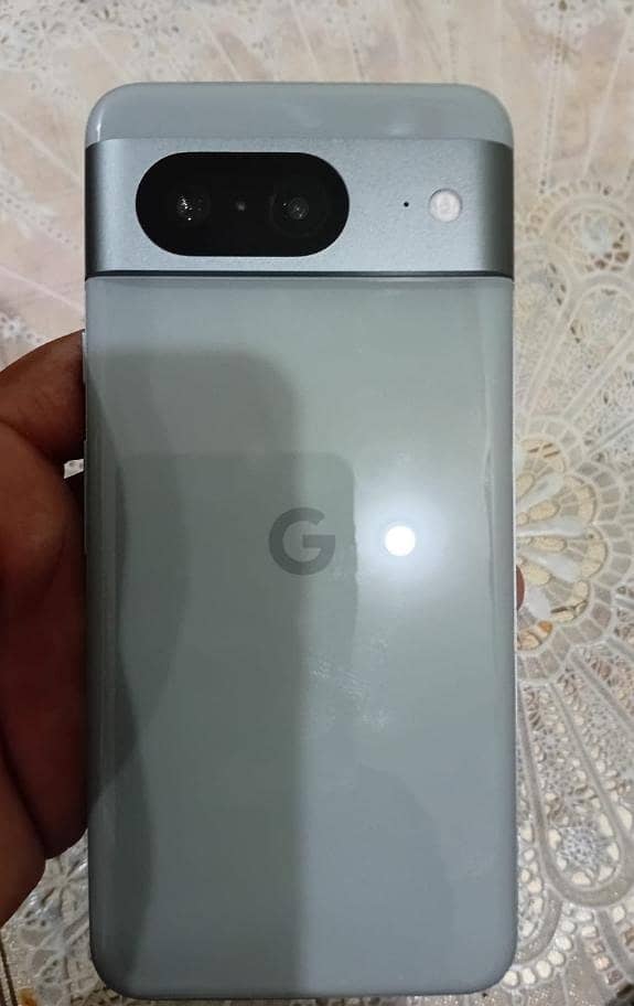 Google Pixel 8 2