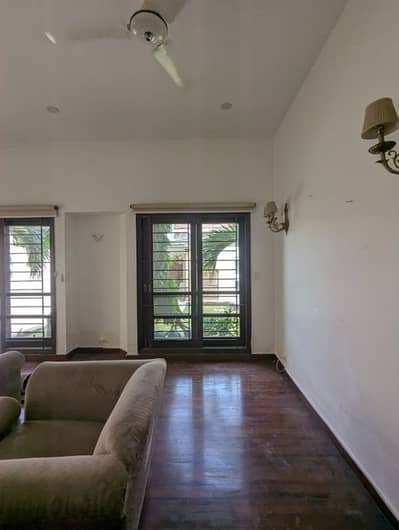 500 YARD BUNGALOW FOR RENT