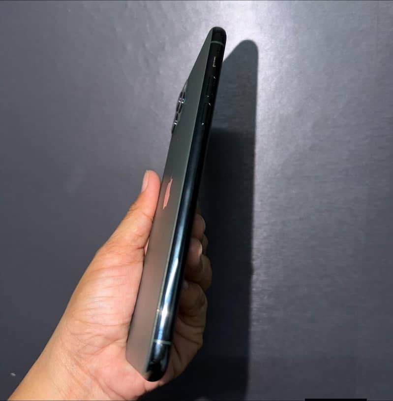 Apple iPhone 11 Pro Max 3