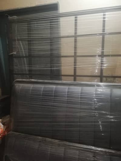 Strenght with Delicate Velvet Poshish Design