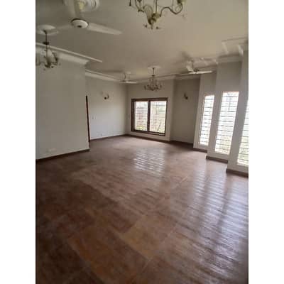 300 YARD BUNGALOW AVAILABLE FOR RENT PHASE 4