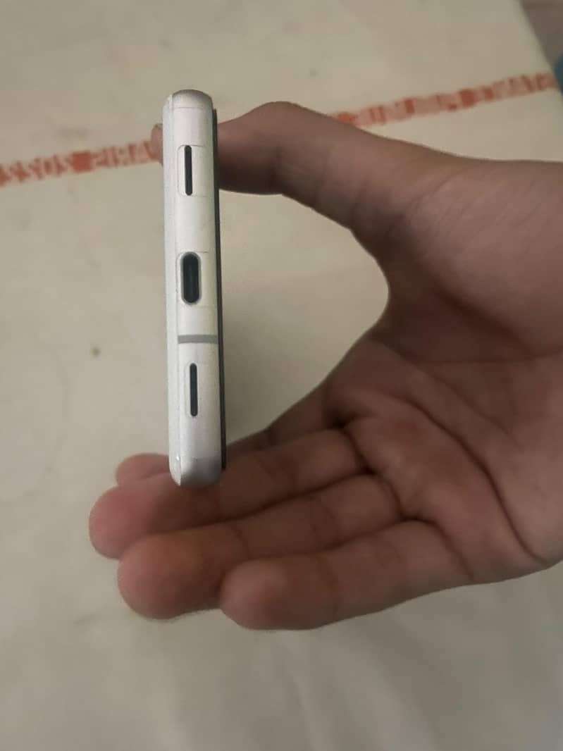 Google Pixel 7a 2