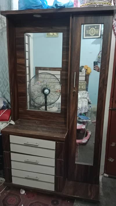 Dresingtabal good condtion