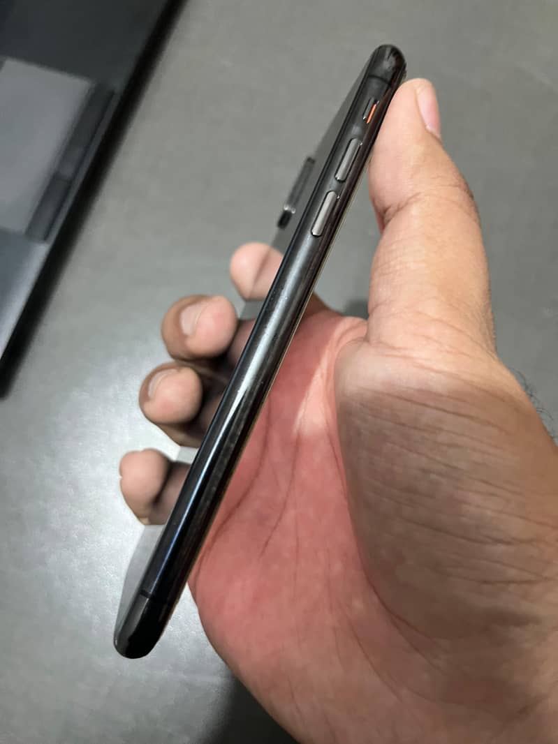 Apple iPhone XS 3