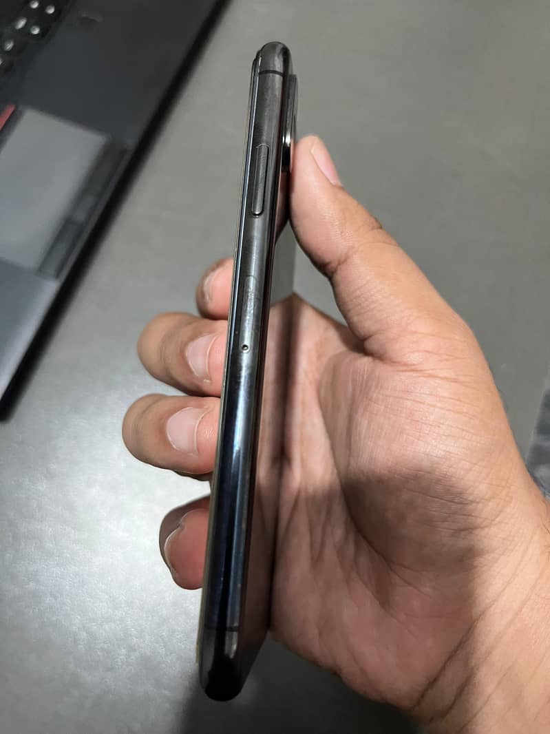 Apple iPhone XS 4