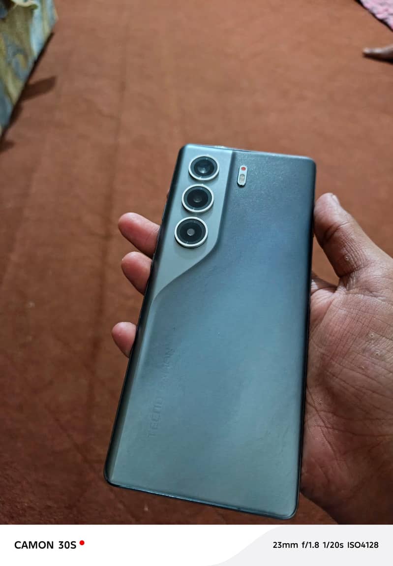 Tecno CAMON 40 Pro 4