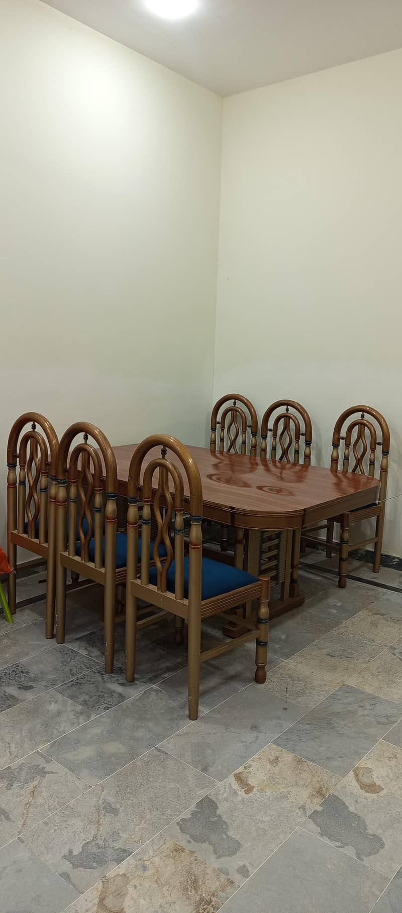 Dinning table 0