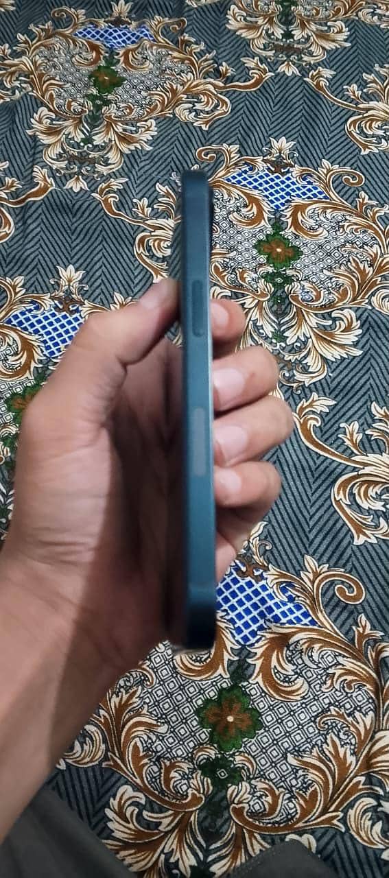Apple iPhone 13 3