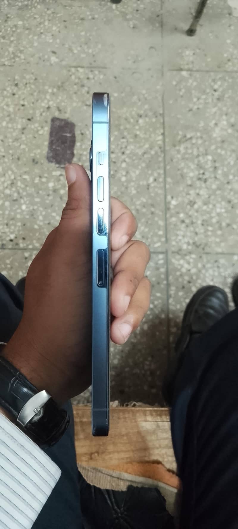 Apple iPhone 13 Pro Max 1
