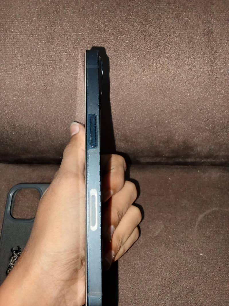 Apple iPhone 13 4