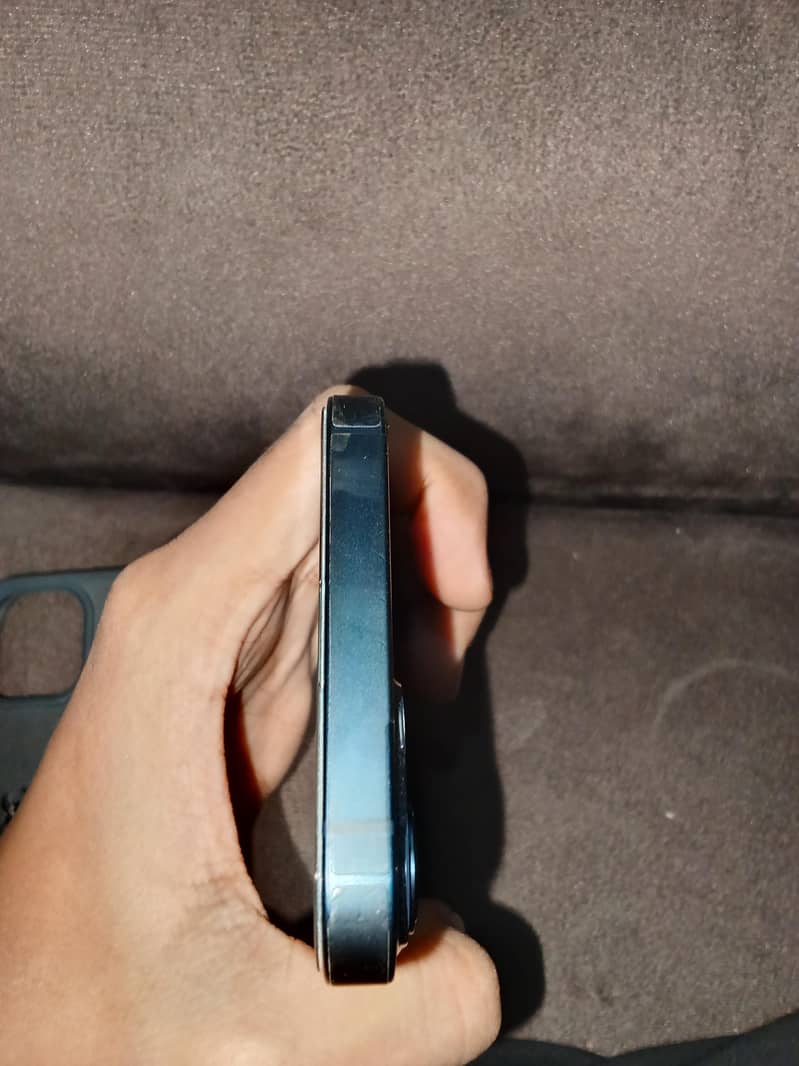 Apple iPhone 13 5
